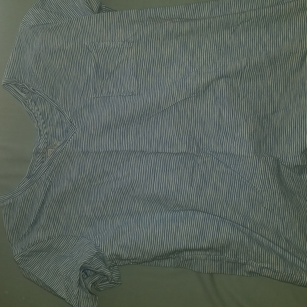 Blue and white stripped shit